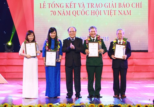 Press award marks the Vietnam National Assembly’s 70th anniversary - ảnh 1